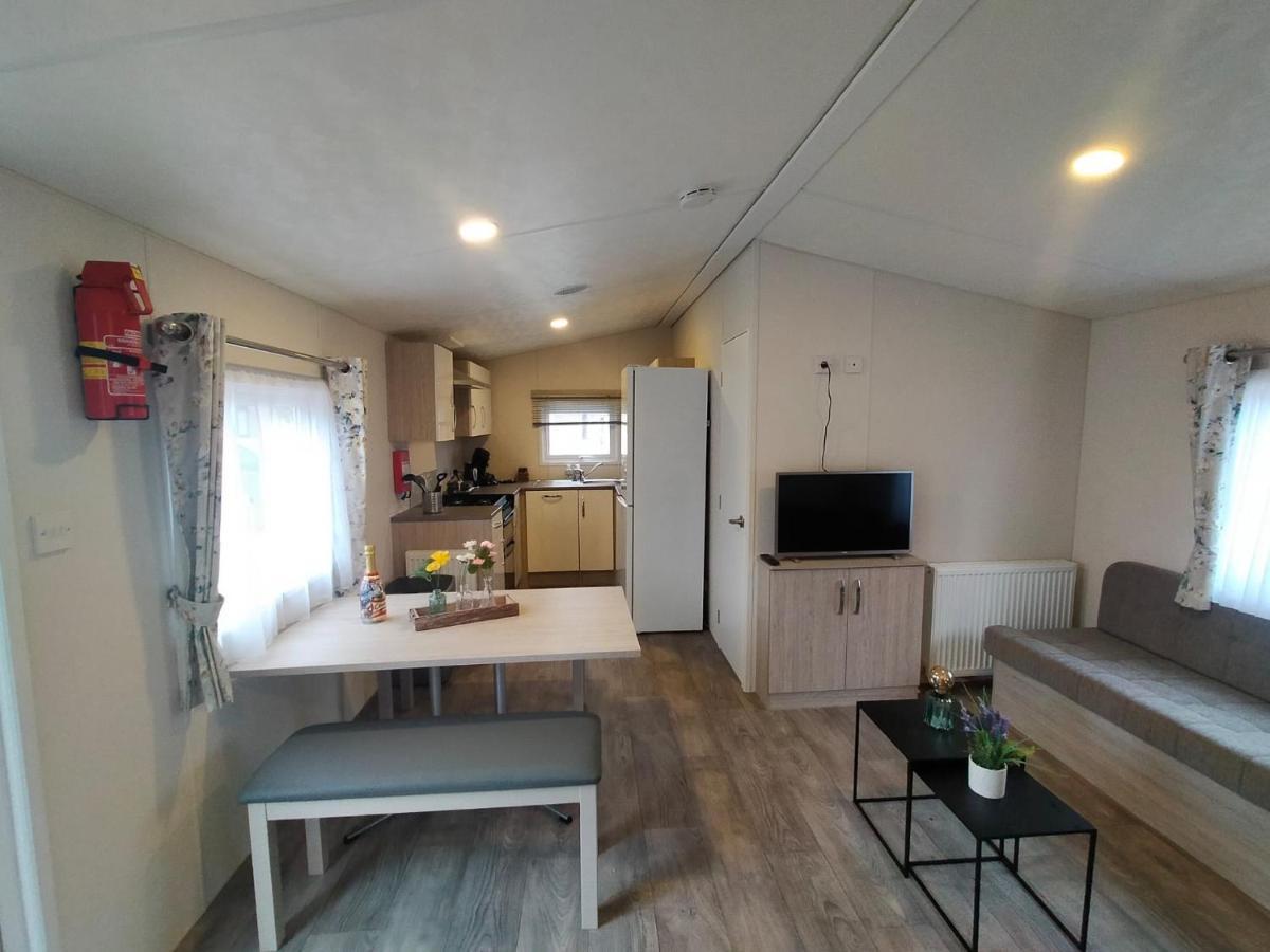 Bj Chalets - De Rug 1 - Vakantiepark Lauwersoog - Luxe Chalet Met Vaatwasser! Vroege Incheck! Eksteriør billede