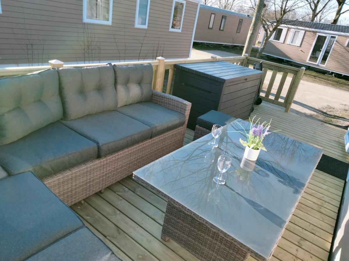 Bj Chalets - De Rug 1 - Vakantiepark Lauwersoog - Luxe Chalet Met Vaatwasser! Vroege Incheck! Eksteriør billede